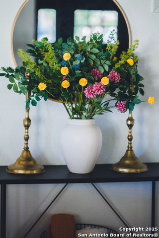 Image 23 of 53 For 611 Burbank St W