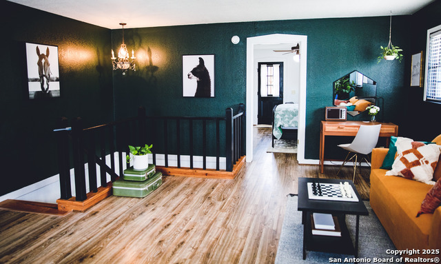 Image 24 of 53 For 611 Burbank St W