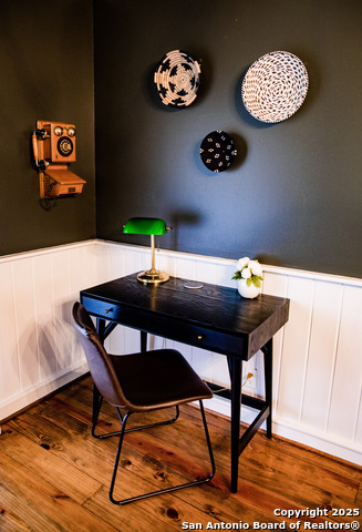 Image 25 of 53 For 611 Burbank St W