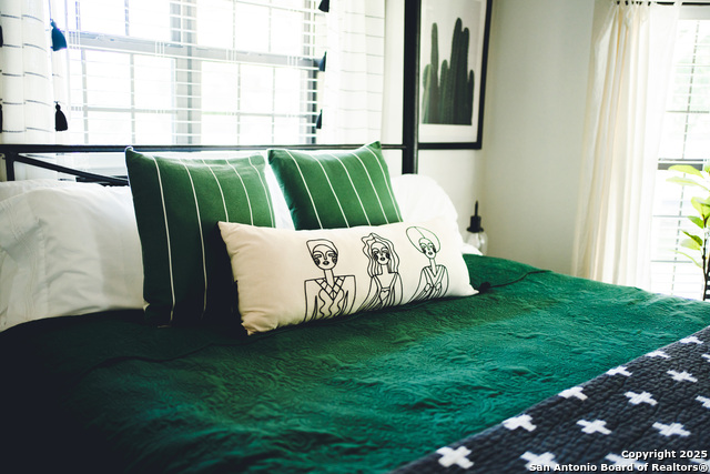 Image 27 of 53 For 611 Burbank St W