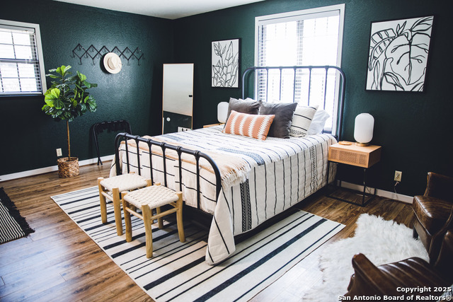 Image 28 of 53 For 611 Burbank St W