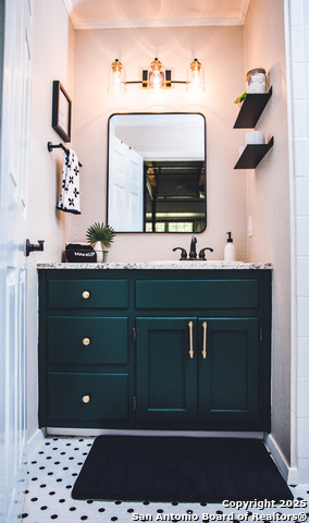 Image 29 of 53 For 611 Burbank St W