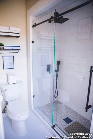 Image 31 of 53 For 611 Burbank St W