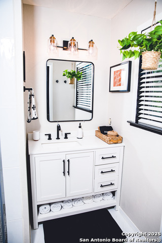 Image 32 of 53 For 611 Burbank St W