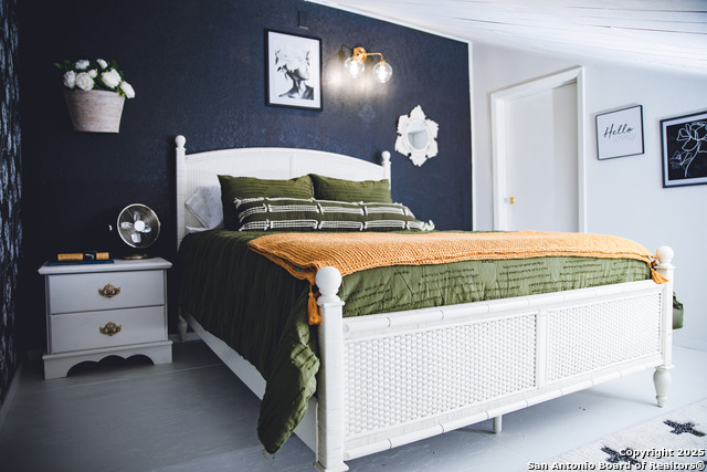 Image 33 of 53 For 611 Burbank St W