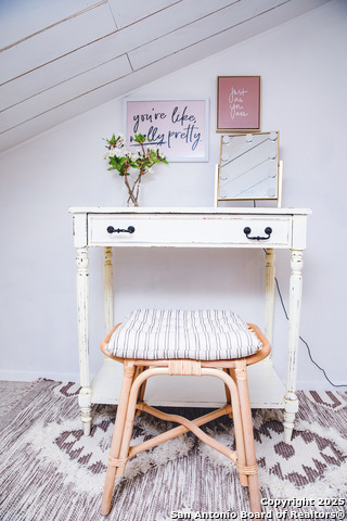 Image 34 of 53 For 611 Burbank St W