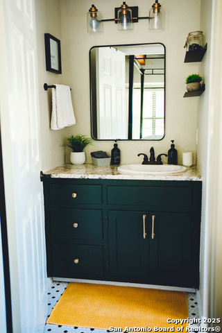 Image 35 of 53 For 611 Burbank St W