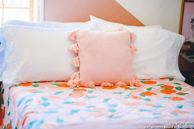 Image 39 of 53 For 611 Burbank St W