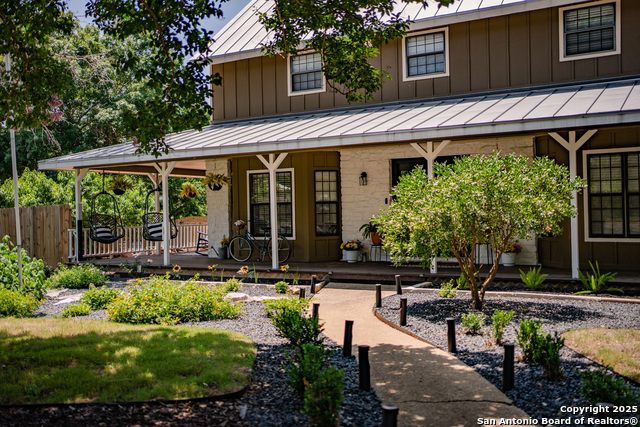 Image 4 of 53 For 611 Burbank St W