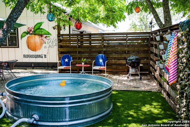 Image 41 of 53 For 611 Burbank St W