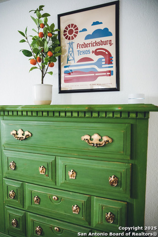 Image 44 of 53 For 611 Burbank St W