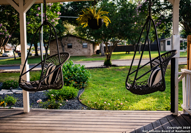 Image 47 of 53 For 611 Burbank St W