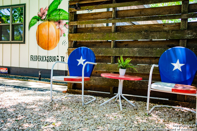 Image 48 of 53 For 611 Burbank St W