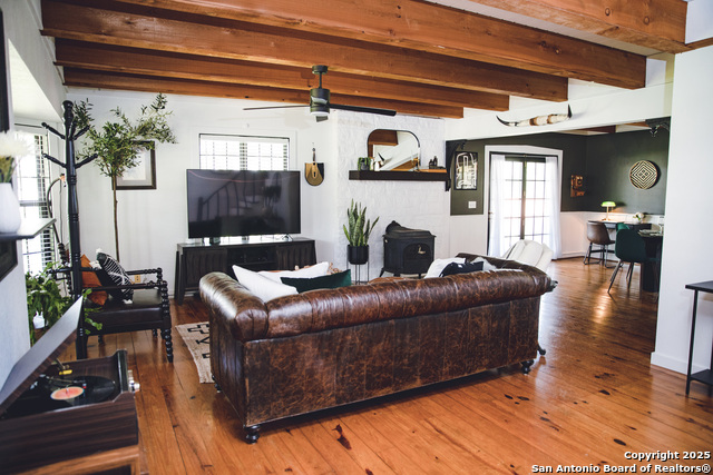 Image 8 of 53 For 611 Burbank St W