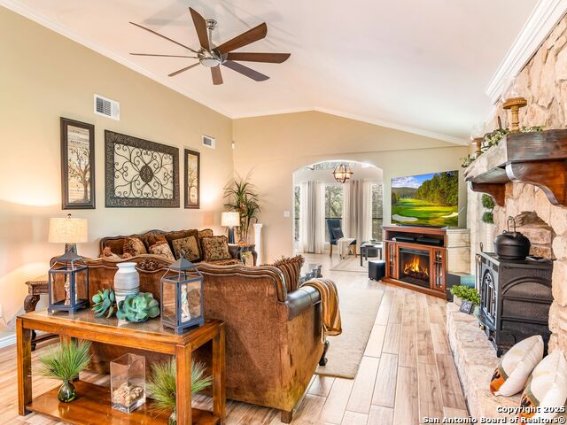 Image 12 of 52 For 101 Hunters Glen Dr