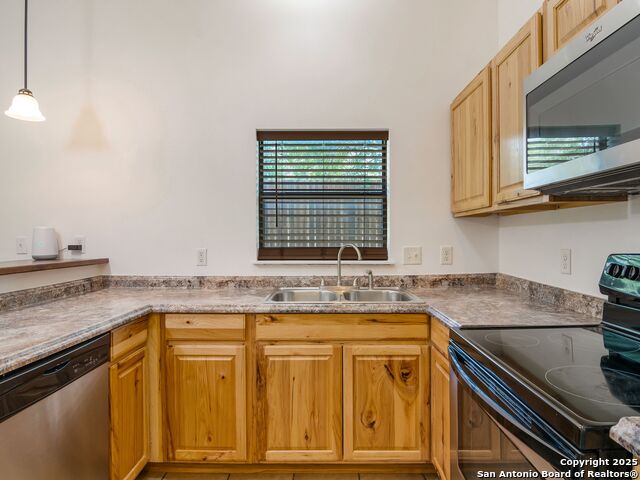 Image 37 of 52 For 101 Hunters Glen Dr