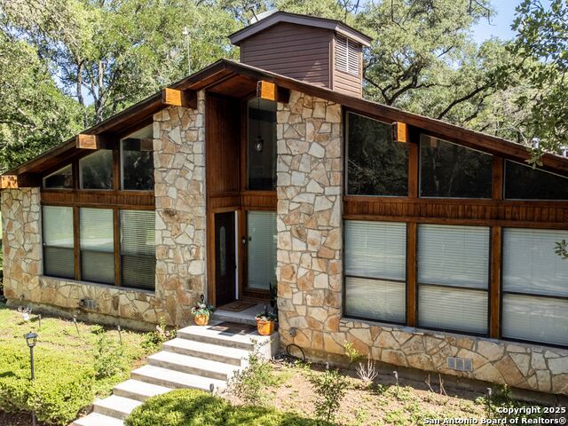 Image 4 of 52 For 101 Hunters Glen Dr