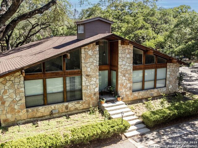 Image 9 of 52 For 101 Hunters Glen Dr