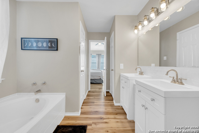 Image 18 of 24 For 8722 Ridge Moon