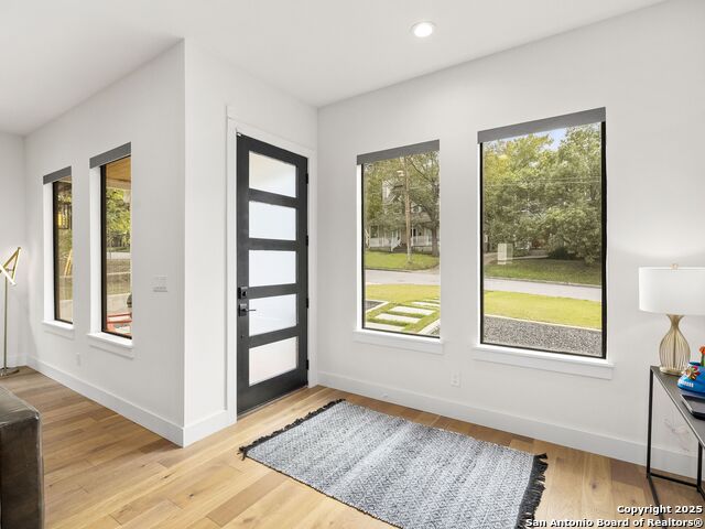 Listing photo id 2 for 507 Normandy Avenue