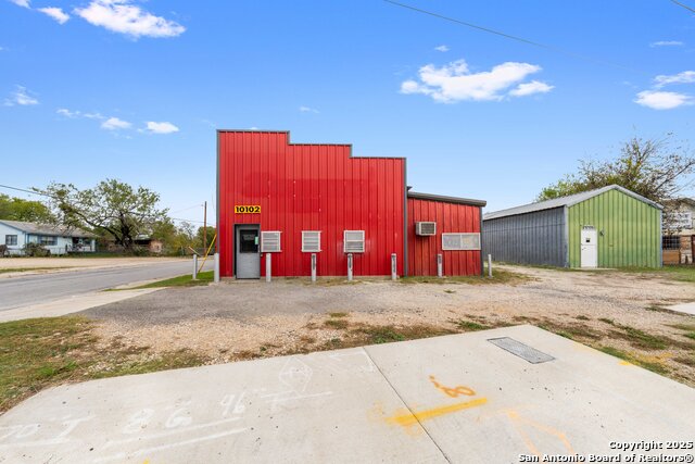 Listing photo id 8 for 10102 Roosevelt