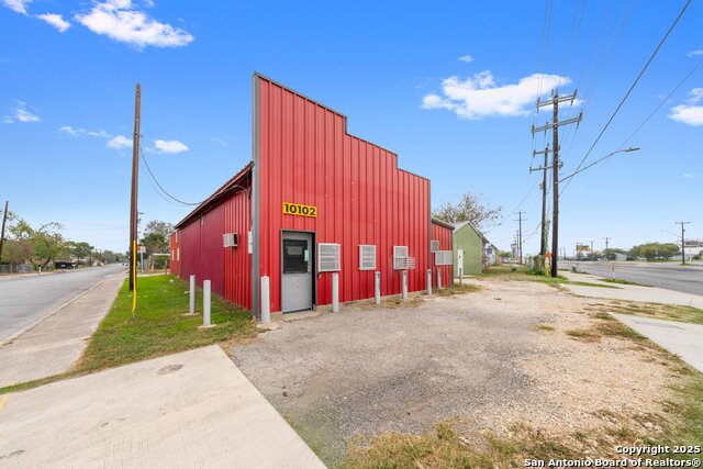 Listing photo id 9 for 10102 Roosevelt