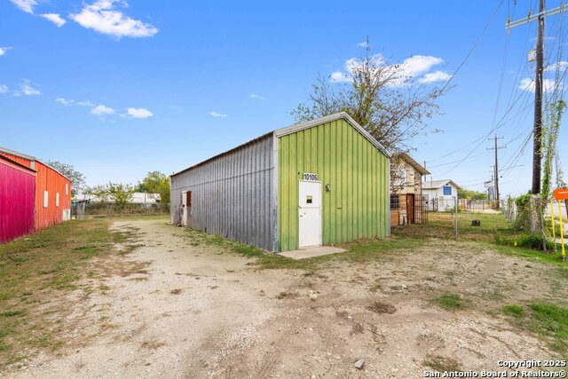 Listing photo id 11 for 10102 Roosevelt