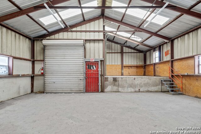 Listing photo id 17 for 10102 Roosevelt