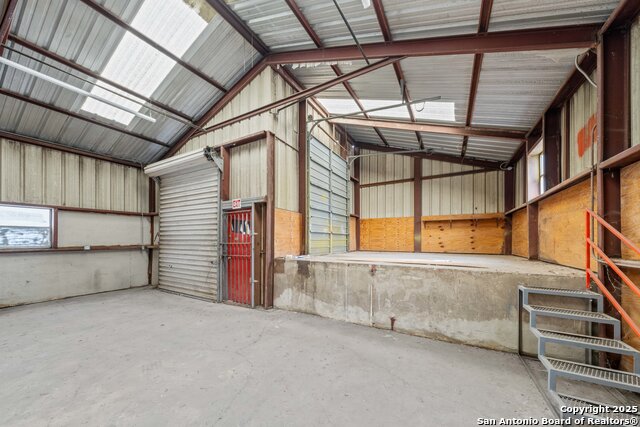 Listing photo id 18 for 10102 Roosevelt