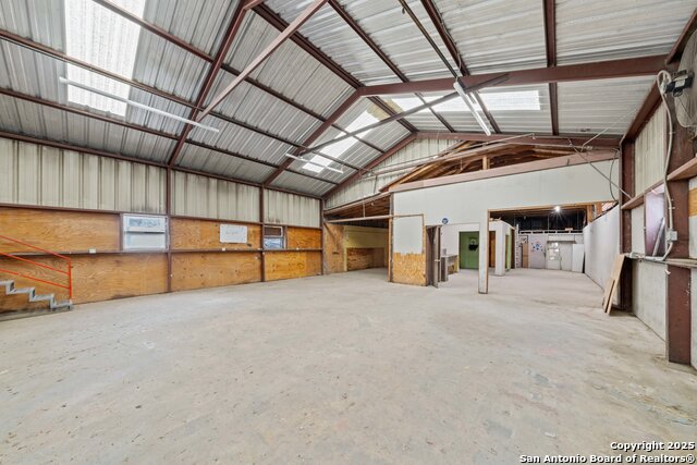 Listing photo id 20 for 10102 Roosevelt