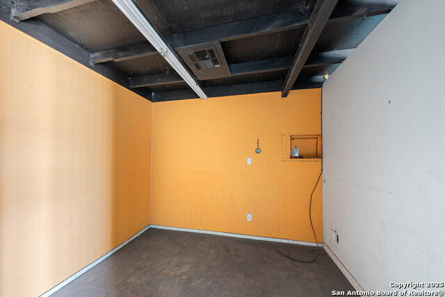 Listing photo id 22 for 10102 Roosevelt