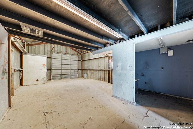 Listing photo id 23 for 10102 Roosevelt