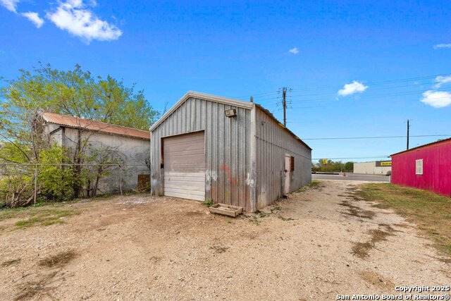 Listing photo id 26 for 10102 Roosevelt