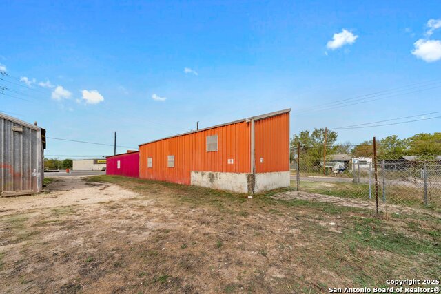 Listing photo id 28 for 10102 Roosevelt
