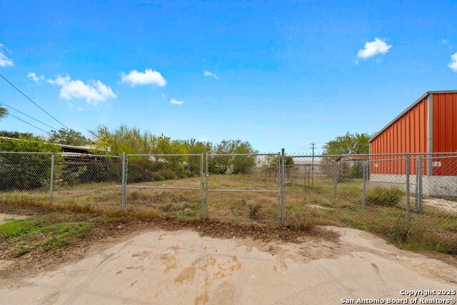 Listing photo id 30 for 10102 Roosevelt