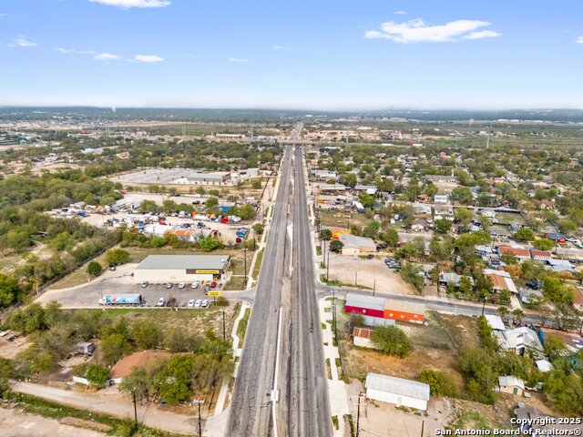 Listing photo id 33 for 10102 Roosevelt