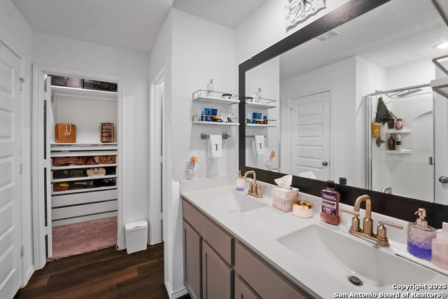 Image 21 of 25 For 5726 Hematite Rim