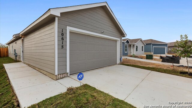 Image 2 of 15 For 10615 Fannin Way