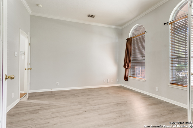 Image 11 of 25 For 407 Neches Branch