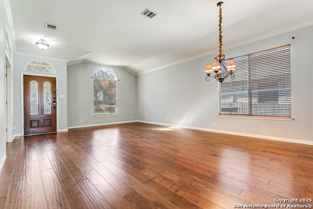 Image 3 of 25 For 407 Neches Branch