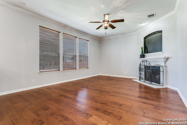 Image 7 of 25 For 407 Neches Branch