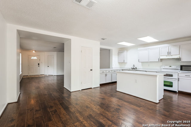 Image 7 of 21 For 6831 Raintree Path