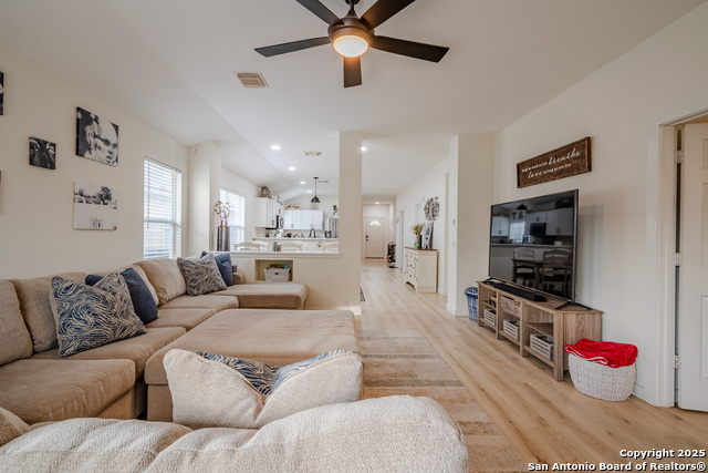 Image 16 of 34 For 13211 Regency Frst