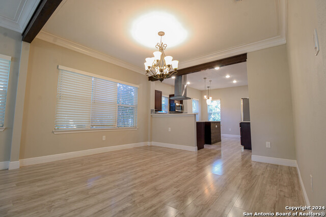 Image 11 of 38 For 931 Gramercy W