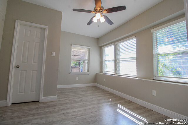 Image 15 of 38 For 931 Gramercy W