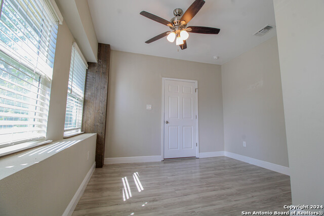 Image 16 of 38 For 931 Gramercy W