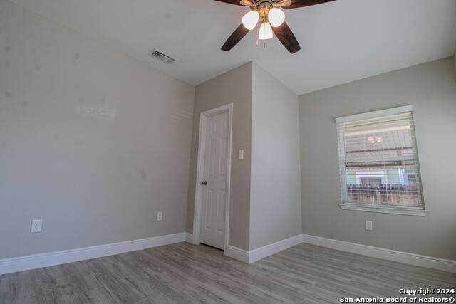 Image 17 of 38 For 931 Gramercy W