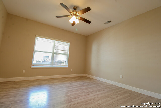 Image 18 of 38 For 931 Gramercy W