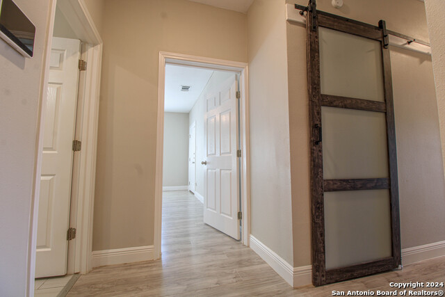 Image 22 of 38 For 931 Gramercy W