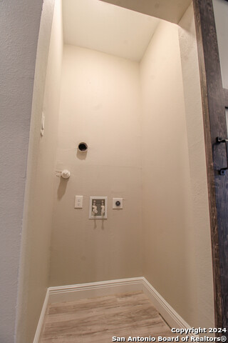 Image 23 of 38 For 931 Gramercy W